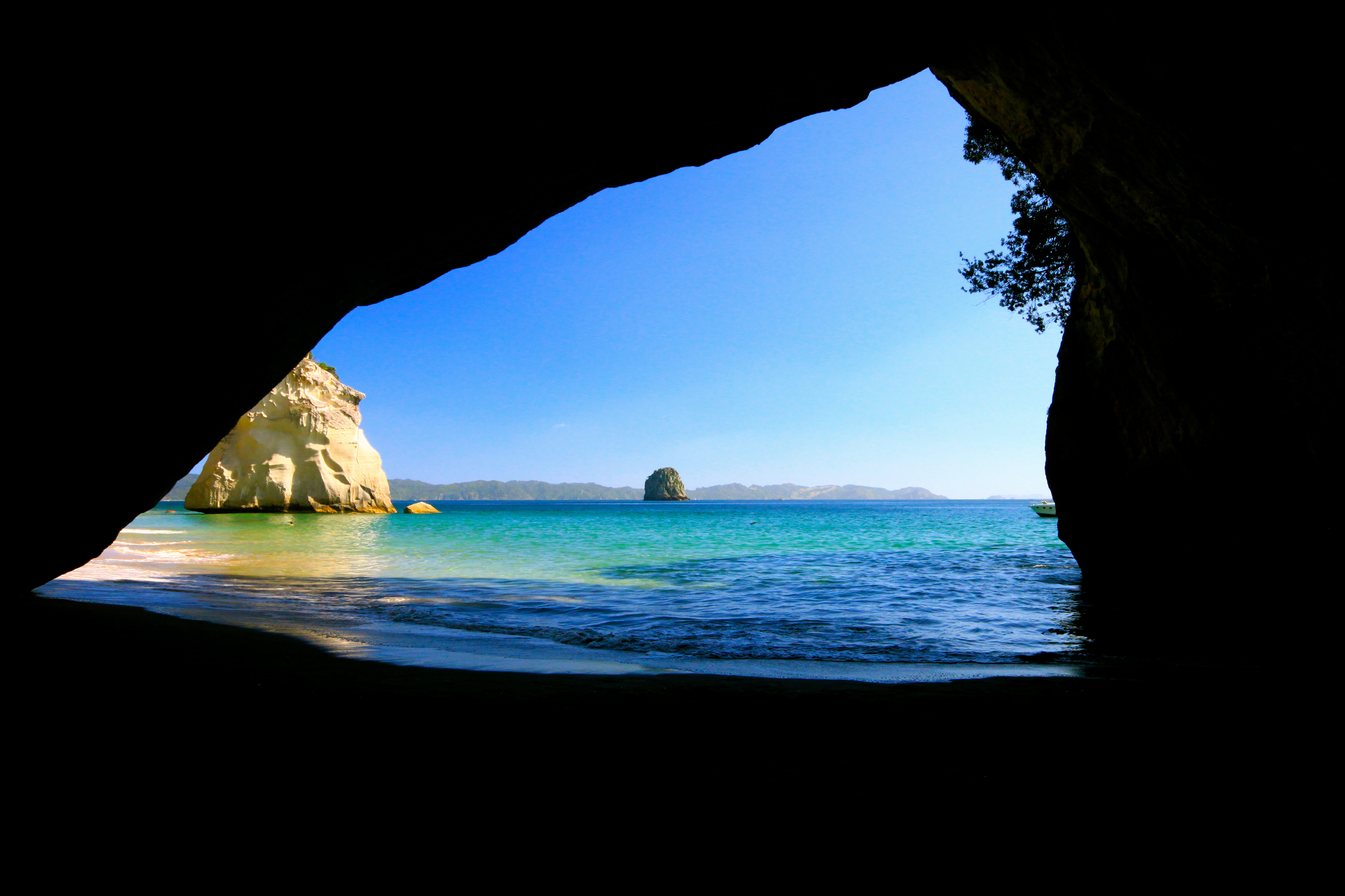 New Zealand - Cathedral_cave_Hahei